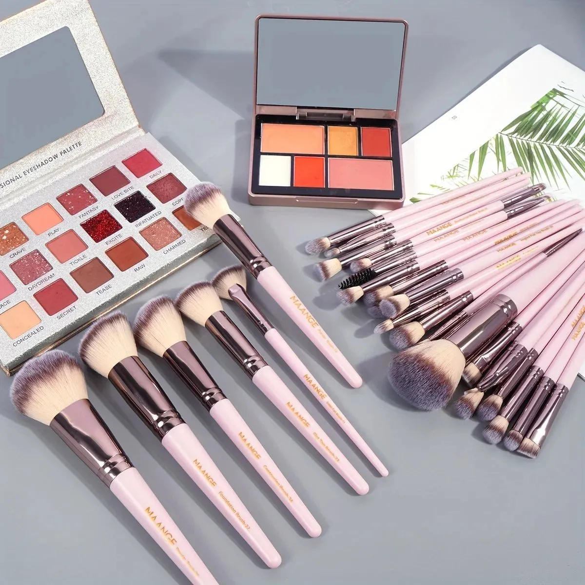 🌸 30pcs Professional Makeup Brush Set with Bag - Flawless Foundation, Concealers, Eye Shadows.