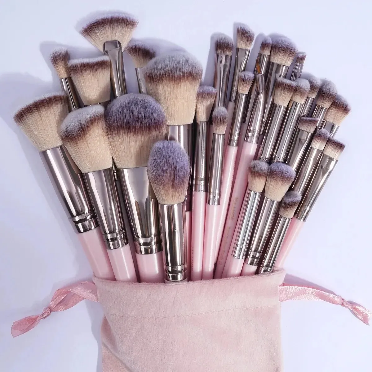 🌸 30pcs Professional Makeup Brush Set with Bag - Flawless Foundation, Concealers, Eye Shadows.